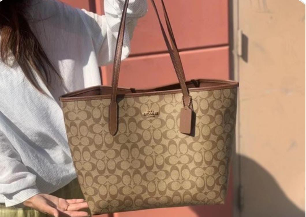 Coach City Tote in Signature Canvas